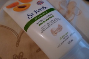St Ives Apricot Scrub Review 1