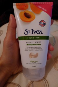 St Ives Apricot Scrub Review 5