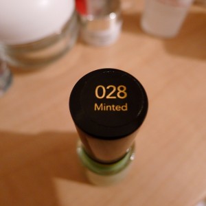 NOTD - Revlon Minted Nail Polish 3