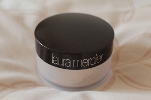 Laura Mercier Loose Setting Powder Review 1