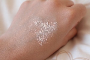 Laura Mercier Loose Setting Powder Review 4
