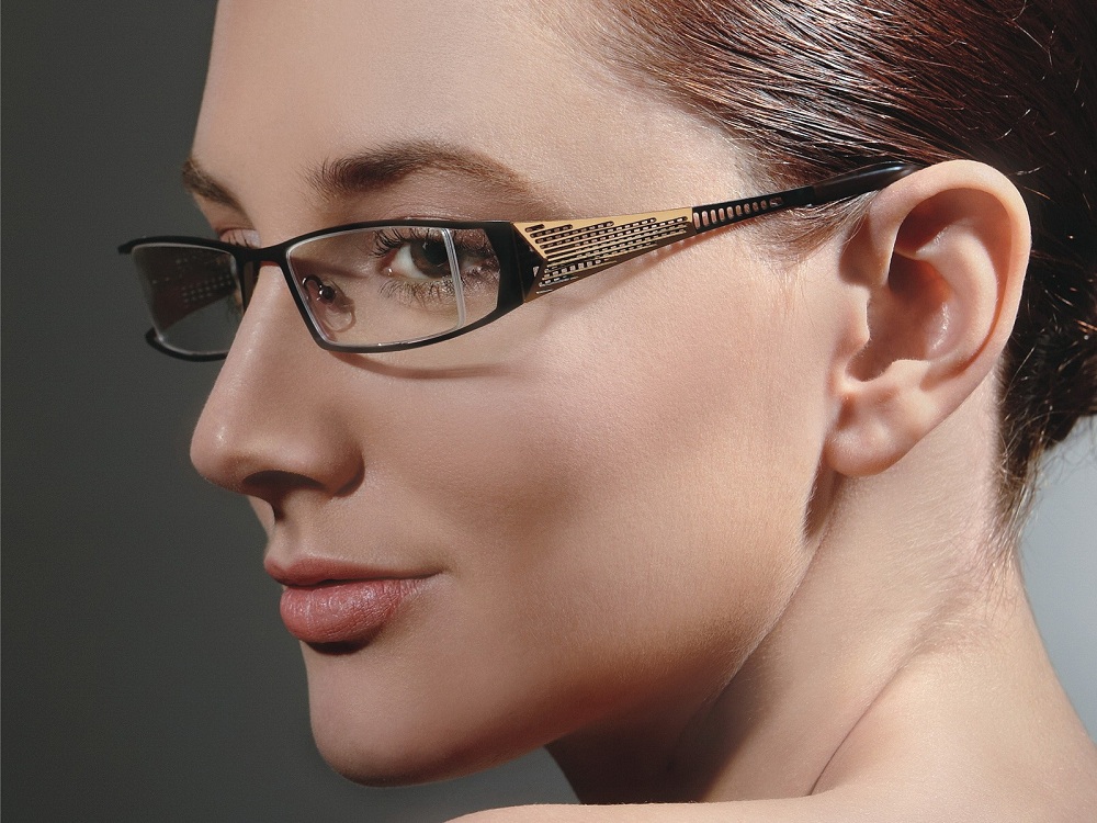 Charming_beauty_model_glasses_advertising_Wallpaper_05_1600x1200 (1)