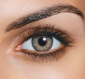 Using Contacts With Eye Makeup 3