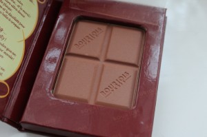 Bourjois Bronzing Powder Review 3