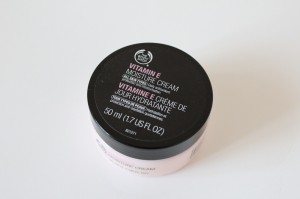 The Body Shop Vitamin E Moisture Cream 1